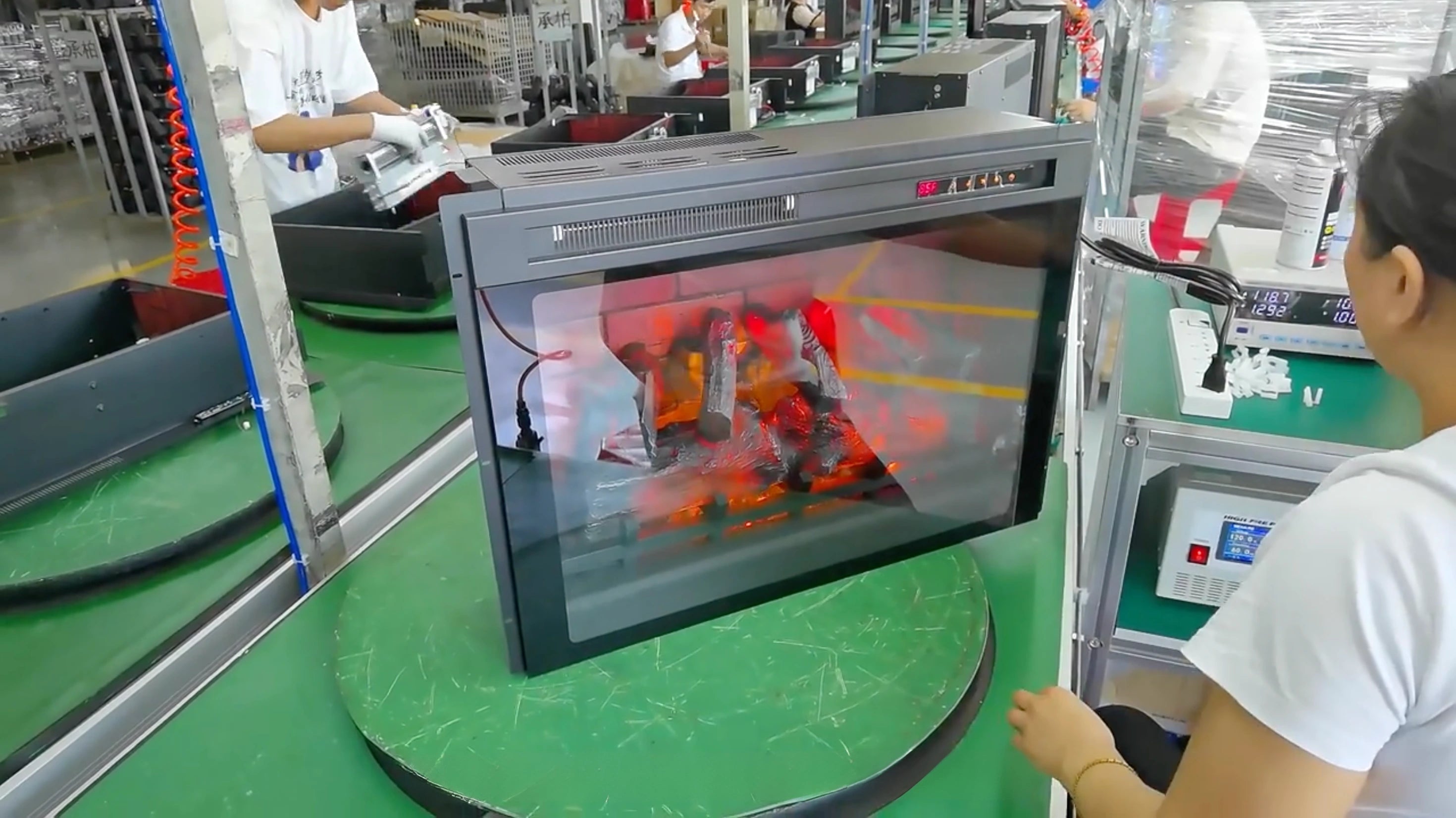 Charger la vidéo : Une visite guidée de la manière dont Zihan Fireplace conçoit, fabrique et teste des cheminées électriques haut de gamme pour les marchés mondiaux.